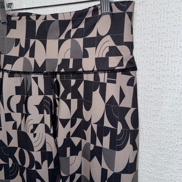 Chic & Supportive Two-Piece Activewear Set ✨ - Picture 7 of 8